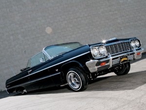 Soleil du Pacifique et nonchalance californienne sont au menu. Bandanas rouges et bleus s’entremêlent sur des morceaux dédiés à la ride dans la ville des anges.