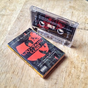 Samples de soul, rythmiques sèches concoctées par RZA , extraits de films de la Shaw Brothers, lyrics ésotériques, flows de pirates, esprit de clan… Le Wu Tang a marqué le Hip Hop à jamais