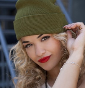 Des filles et des beanies @ LignesdeFrappe.com